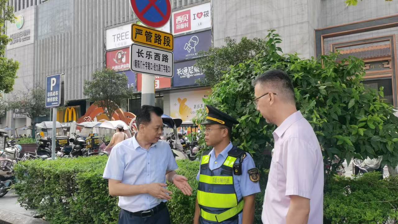 中秋节前西安市新城区交通运输局开展“一把手”跟执法活动