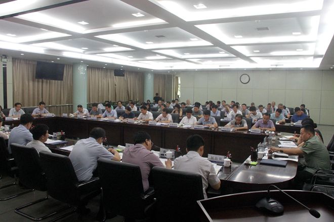 区长仵江主持召开专题会议，迅速贯彻落实全市应对高温天气保障工作