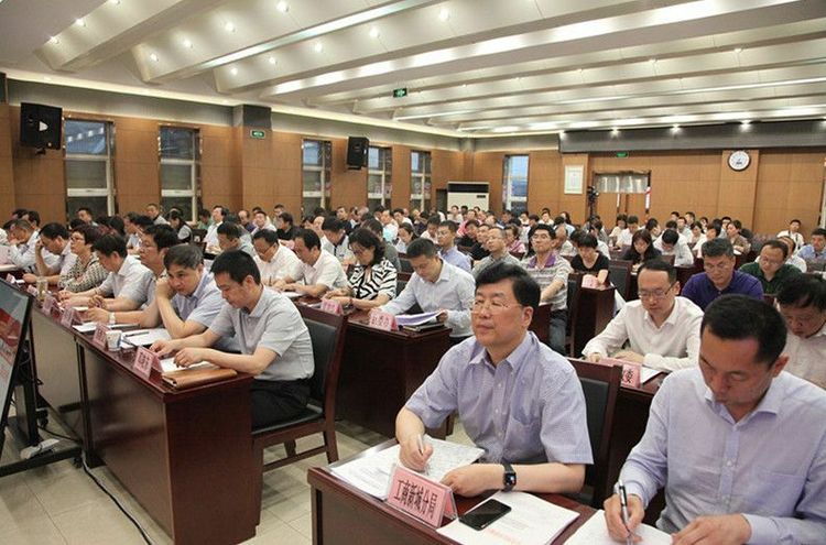 新城区举行加强和改善营商环境建设大会暨第五期“追赶超越”擂台赛