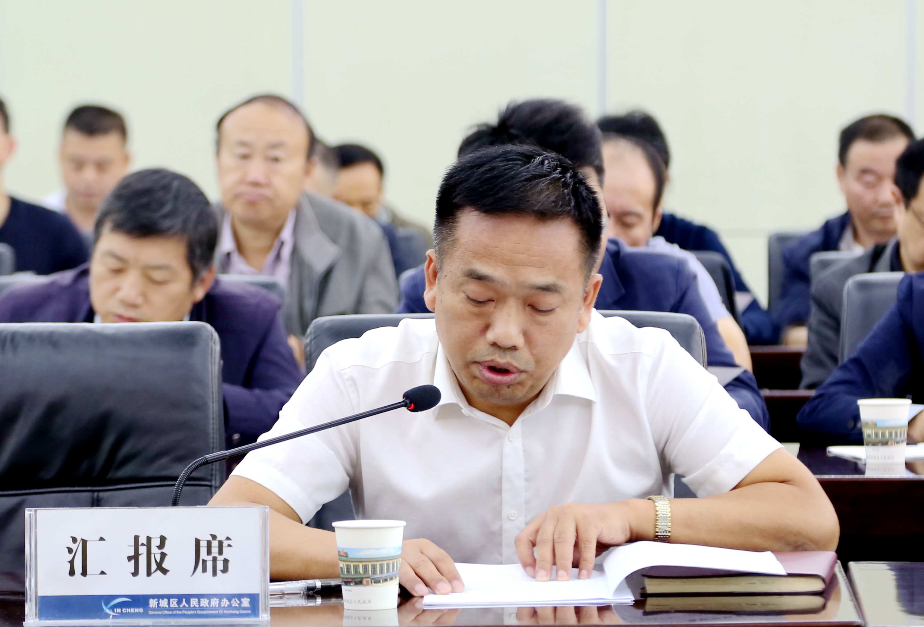 区政府召开2019年第11次常务会议