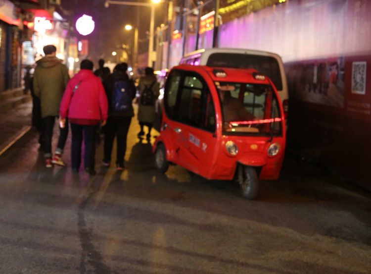 王征区长现场办公整改永兴坊周边停车难问题