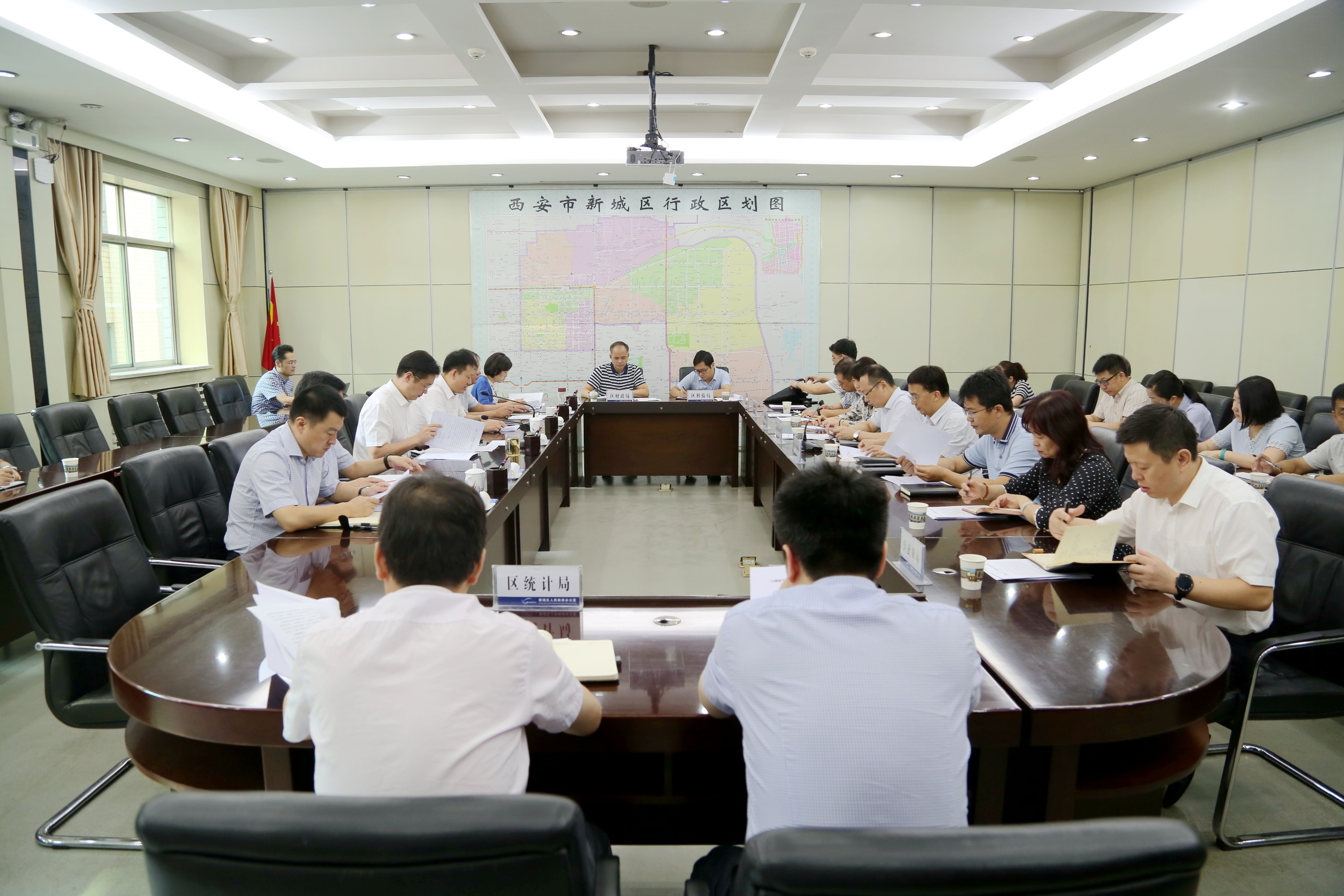 以“站位高、标准严、措施准、思路优”的总体要求，谋划好产业规划蓝图